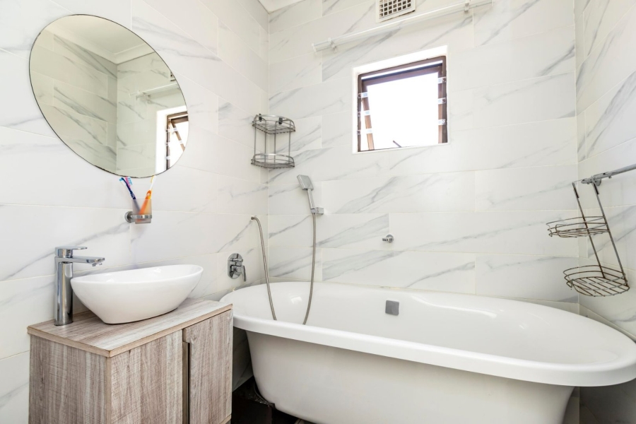 3 Bedroom Property for Sale in Cove Rock Eastern Cape